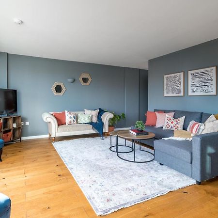 2 Bedroom Apartment With Park Views Shoreditch London Bagian luar foto
