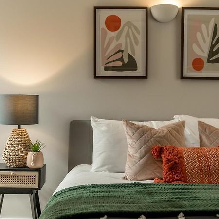 2 Bedroom Apartment With Park Views Shoreditch London Bagian luar foto