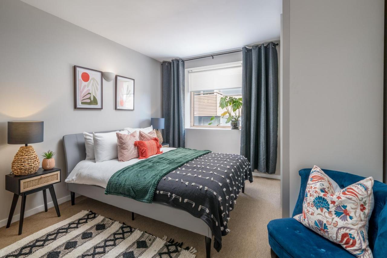 2 Bedroom Apartment With Park Views Shoreditch London Bagian luar foto